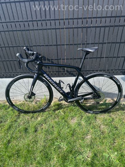 Vélo route MENET Aquila carbone – Shimano 105 – Vision Team 35 – Taille M/54