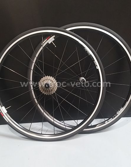 A vendre paire de roues DT Swiss PR1600