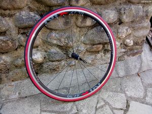 Roue avant nix en très bon état - 1