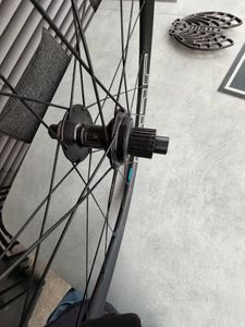 Roue arrière VTT 29 pouces Shimano MT601 12x142 mm... - 1
