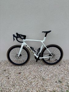 TREK MADONE SLR 7 GEN 8 - 1