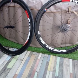 ROUES CARBONES MAKADAMM SLIM 38 PREMIUM AVEC ROULE... - 1