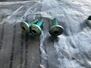 Vis porte bidons Carbon ti Bianchi  - 1