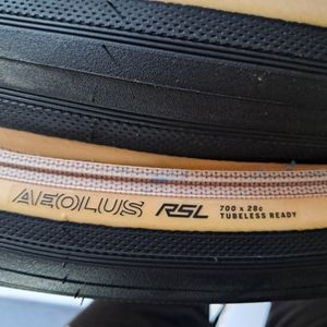 Paire de pneu AEOLUS RSL 700x28c  tubeless ready - 1