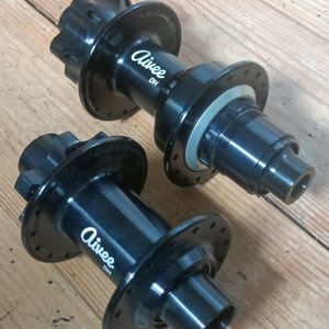 Paire de moyeux Aivee DH neufs - 1