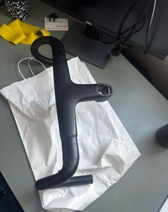 Guidon et potence monoblocs en carbone intégrés CP... - 1