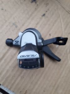 SHIFTER ARRIERE SHIMANO 9V NEUF - 1