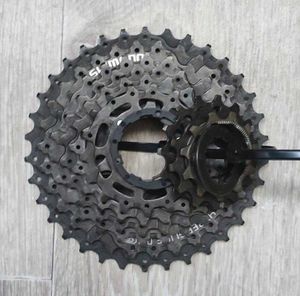 Cassette shimano 9v neuve - 1