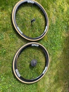 Roue Enve ses 3.5 avec boyaux neufs et cassette du... - 1