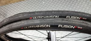 Deux pneus Hutchinson Fusion 700x23 neufs  - 1