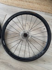 Paire de roues Shimano WH-RX010 Disc + disques + p... - 1
