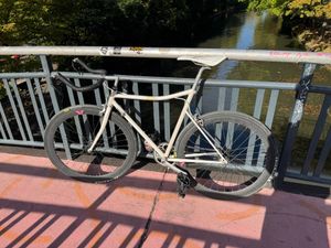 Vélo fixie piste plongeant - 1