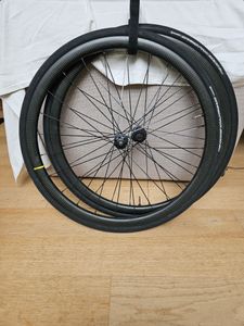 Vend paire de roues pour vélo de route MAVIC COSMI... - 1