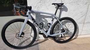 TREK Domane SL7 – 56 – Ultegra Di2 - 1
