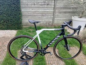 Canyon Inflite CF SL6 2023 taille M - 1