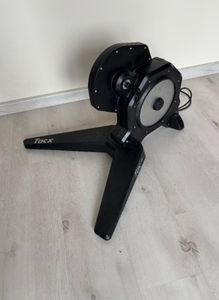 Tacx Flux s smart trainer - 1