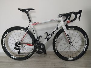 Vélo BH carbone di2 avec 2 paires de roue - 1