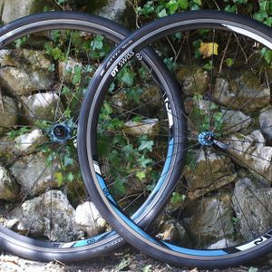 ♦ Paire de roues vélo de course / route DT Swiss R... - 1