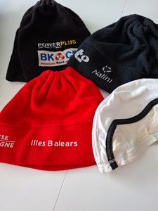 LOTS DE BONNETS - 1