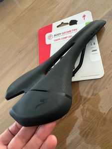 Selle « SPECIALIZED TOUPE COMP GEL » 155mm neuve - 1