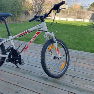 Vélo enfant Specialized Hotrock 20 pouces – Très b... - 1