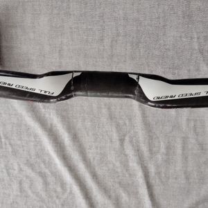 guidon carbone 420 mm, traces sur guidon vendu en ... - 1