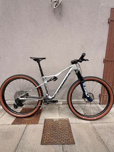 Orbea Oiz M team axs flight attendant - 1