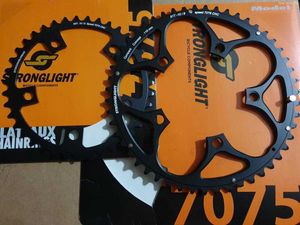 Plateau route D110 extérieur 50 dents couleur noir ct2 marque Stronglight 11 vitesses 5 branches