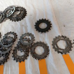 Lot de pignons divers toutes tailles et différente... - 1