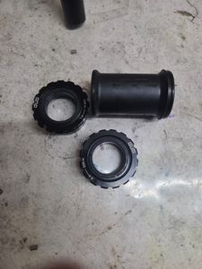 Boitier pédalier sram t47 dub - 1