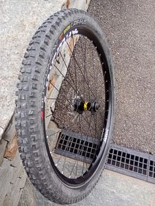 Roue Mavic VTT Deemax 27,5 pouces - 1