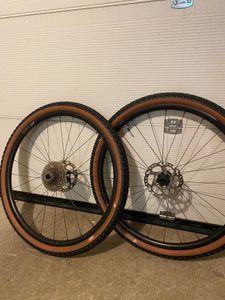 Roue vélo DT Swiss Gravel LN - 1