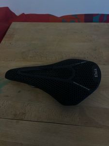 Selle vélo course fizik 3D argo - 1