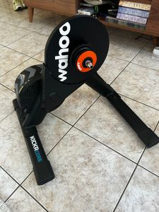 Home trainer Wahoo Kickr Core V2 + Zwift Click  - 1