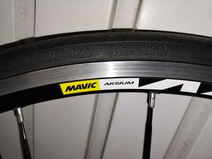 Vend paire de roues mavic aksium complètes  - 1