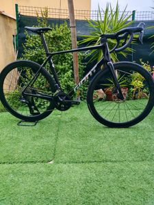 GIANT TCR Advanced Pro 1-2025-Di2-ML-2 650 € - 1