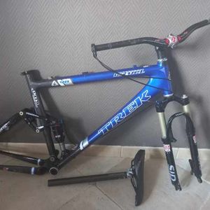 TREK TOPFUEL 9.8 carbone+ ROCKSHOX SID  - 1