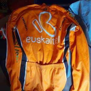 Veste euskaltel - 1