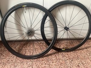 Paire de roues mavic carbone Sl impeccable.  - 1