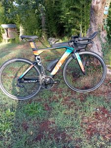 LIV Avow Advanced Pro 1 2019 - 1
