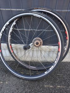 Vend roue shimano 700 + pneu neuf - 1