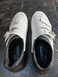 Chaussures route shimano RC502 blanches/noires. - 1