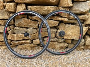 Paire de roues DT SWISS R8100 - 1