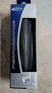 Pneu vélo Schwalbe anti-crevaison - 1