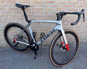 Trek Madone SL 7 Gen 8 - 1