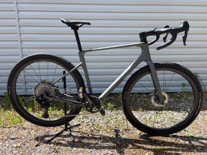 Cube nuroad c62 ex taille M  - 1