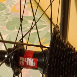 Roue ar carbone DT 240, 38mm, montage artisanal - 1