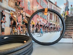 Pneus de route CPA 650x35A (6 dispo) - 1