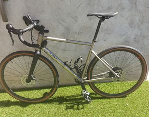 VELO GRAVEL TRIBAN GRVL 900 HOMME CADRE TITANE TAI... - 1