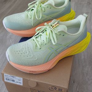 Asics Novablast 4 Celebration of sport P 43.5 - 1
